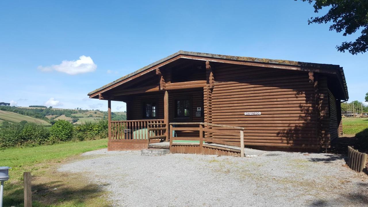 Pantglas Hall Holiday Lodges And Leisure Club Carmarthen Exterior photo